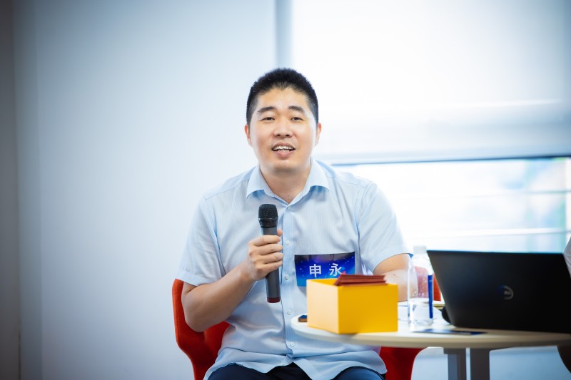 1758161287733245zeeS.jpg 0I4A5127.jpg